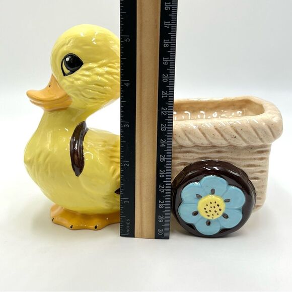 Vintage Ceramic Planter Yellow Duck Pulling Wicker Cart Blue Flower Daisy Wheels - Picture 8 of 11